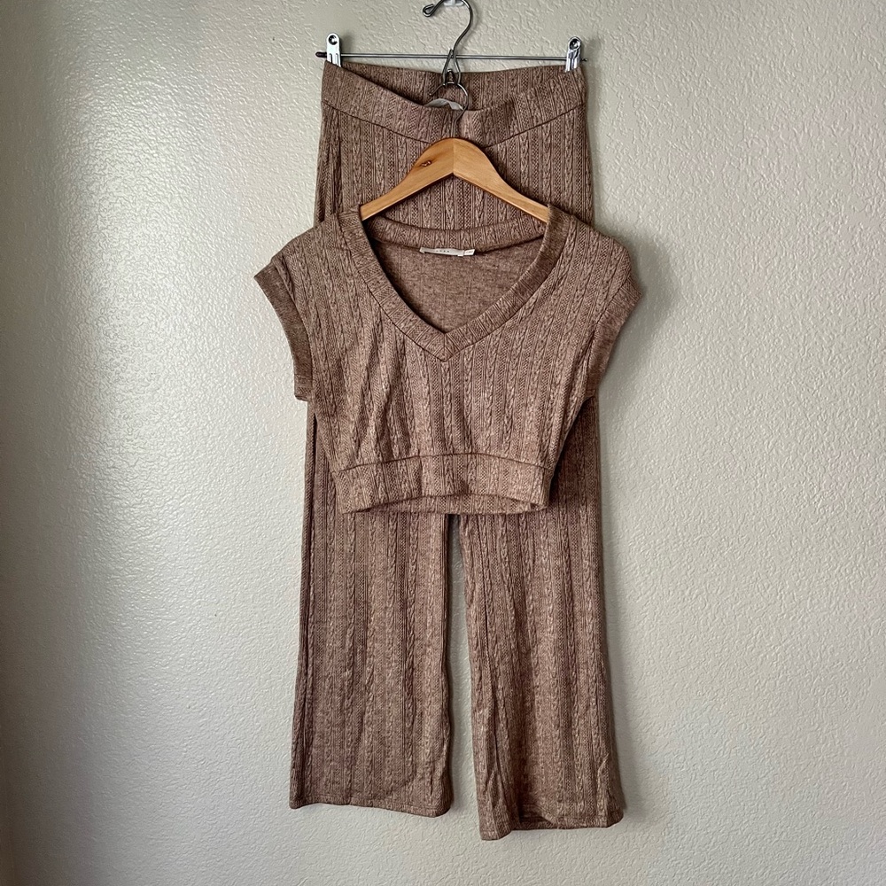 Knitted Crop Top and Wide Leg Pant Set - Picture 3 of 8